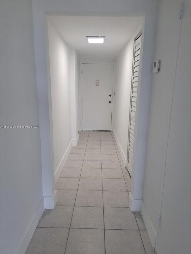 Foto del edificio - 3660 NE 166th St