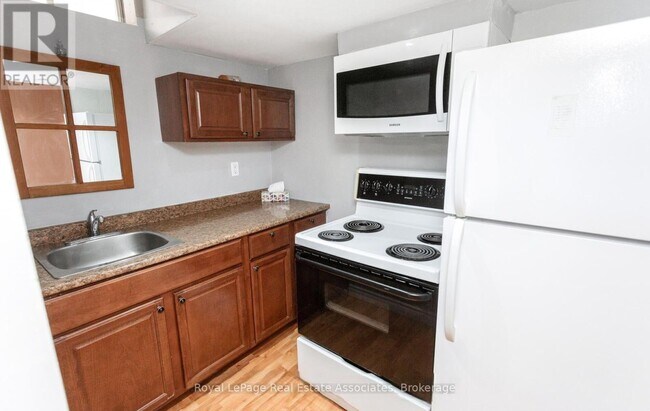 Building Photo - 116 Lake Louise Dr