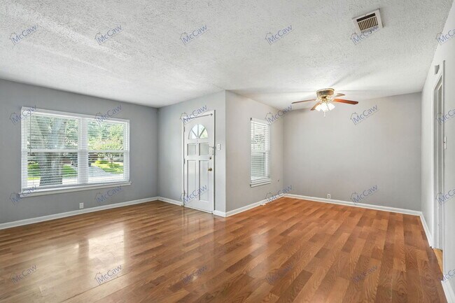 Building Photo - 1520 Hilltop Dr