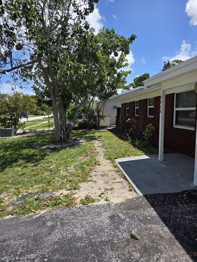 Building Photo - 3818 Everglades Rd