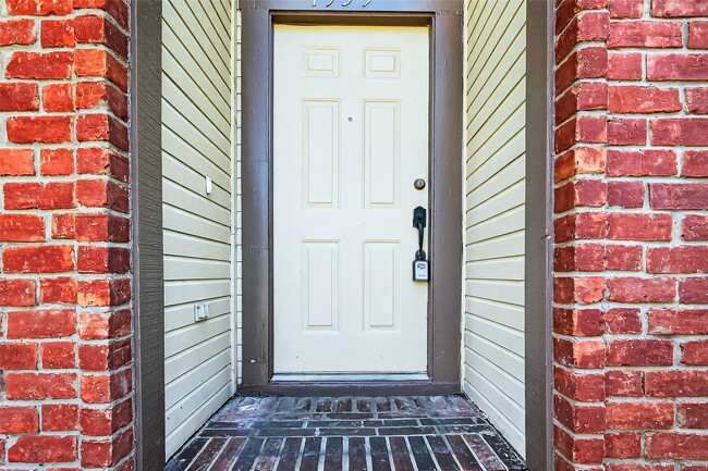 Building Photo - 1535 Beaconshire Rd