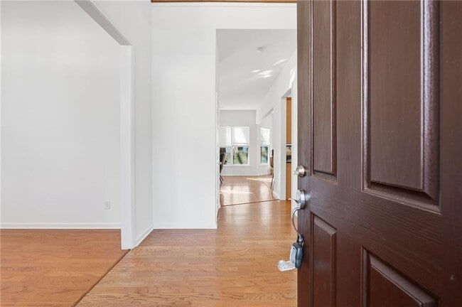 Building Photo - 2050 Willshire Glen