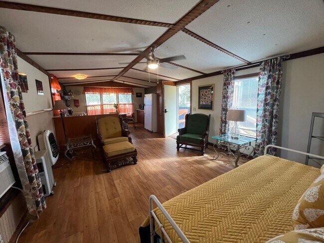 Foto del edificio - Charming 2 Bedroom, 2 Bath FURNISHED Single-Wide Manufactured Home – Just South of Live Oak, FL