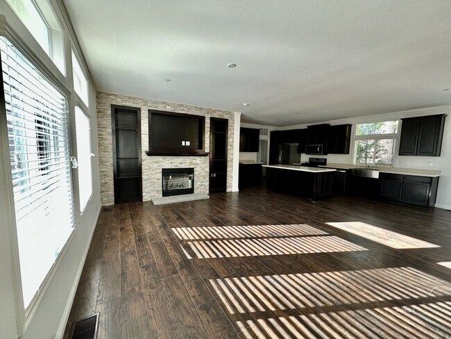 Building Photo - Brand New in town 3 bedroom