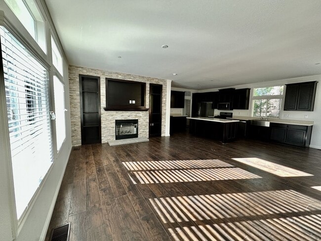 Foto del edificio - Brand New in town 3 bedroom