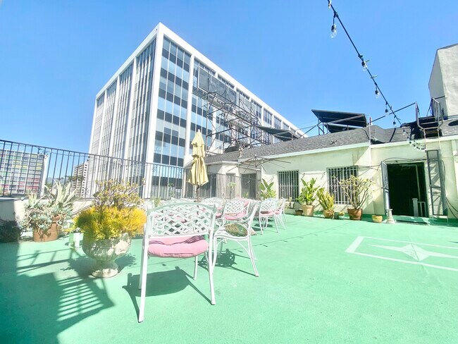 Building Photo - 682 Irolo St. Los Angeles, Ca 90005