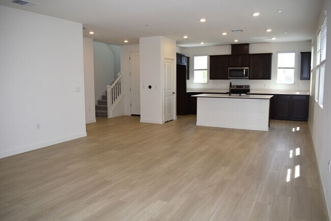 Foto del edificio - Resident Benefit Package Property