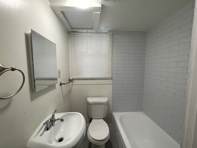 Photo - CHARMING MAIN LEVEL 1 BEDROOM APT NEAR THE LOVELY MARYVILLE COLLEGE CAMPUS