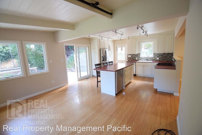 Building Photo - 4 br, 2 bath House - 4350 Whittle Avenue