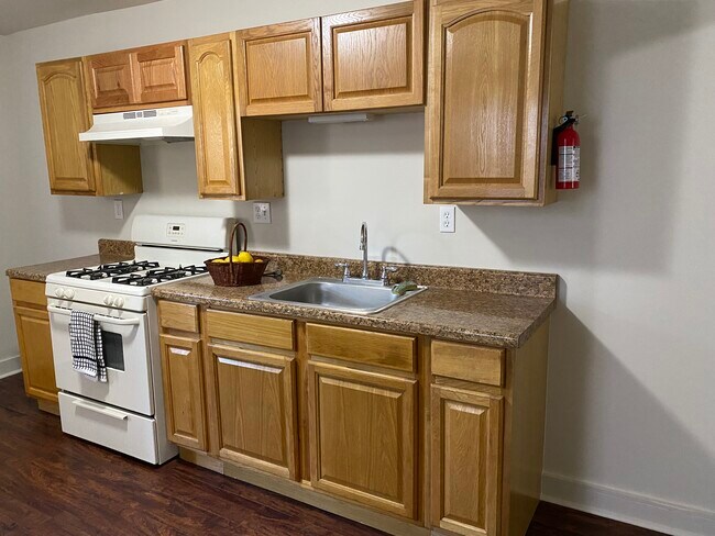 Kitchen - 469 Manor St