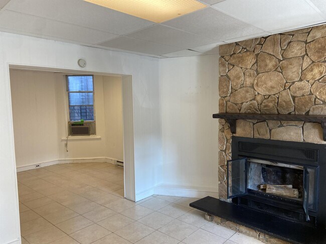 Building Photo - 2304 E Cambria St