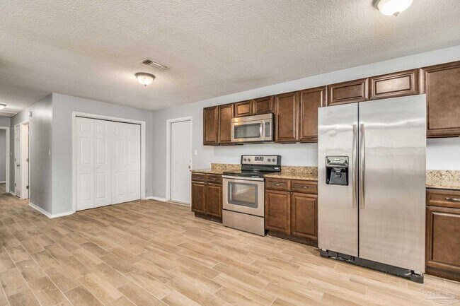 Building Photo - 411 N Coyle St