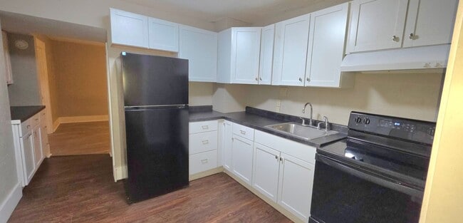 Building Photo - 3 Bedroom, 1 Bath home on North National for $950!