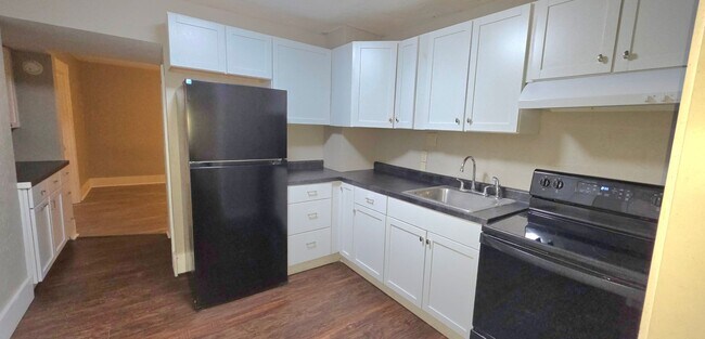 Foto del edificio - 3 Bedroom, 1 Bath home on North National for $950!