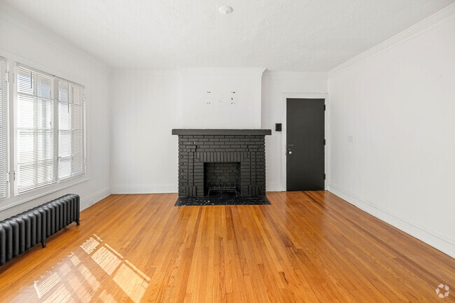 1 habitación, 1 baño - 950 pies cuadrados - Sala de estar - Lakeview