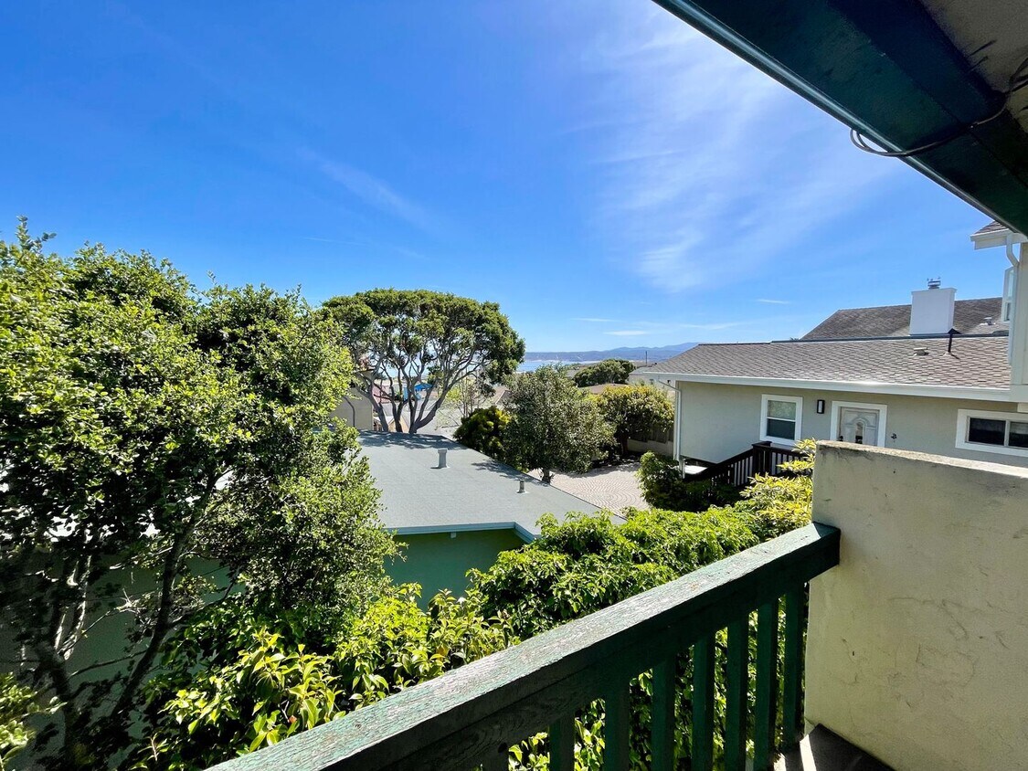 599 Irving Ave Unit 3, Monterey, CA 93940 Room for Rent in Monterey