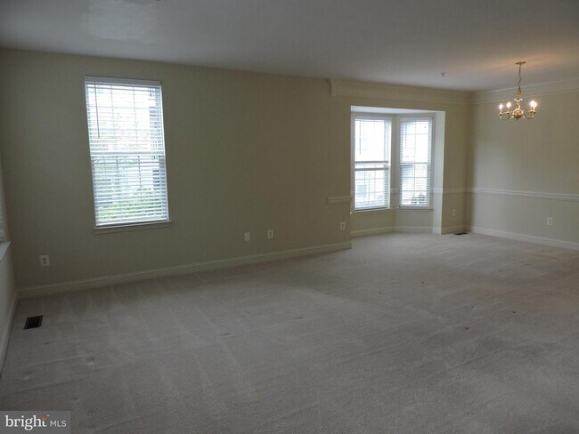 Building Photo - 717 Garden View Way