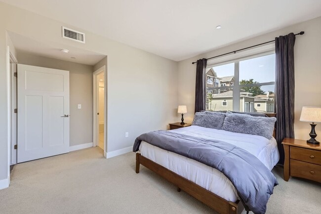 Building Photo - Modern & Cozy 1-Bedroom Furnished Condo