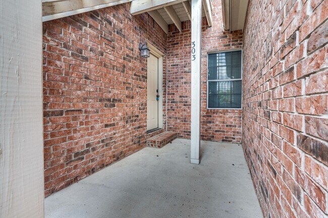 Building Photo - 303 Rawhide Loop