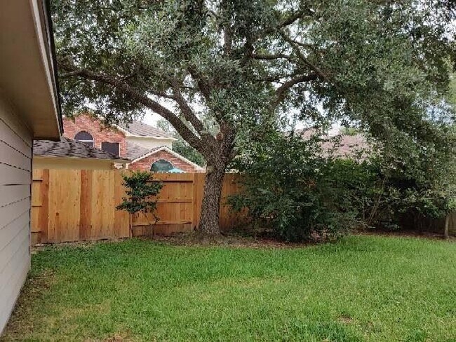 Building Photo - 215 Heathbrook Ln