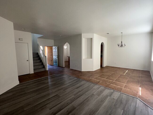 Building Photo - 12403 Luna Rd