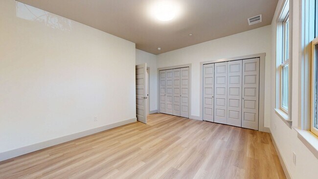 Foto del edificio - 2 Bedroom Brand New Upstairs Berkeley Unit!