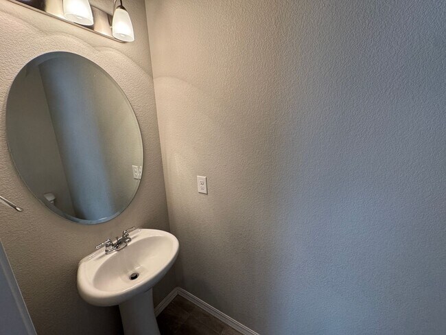 Foto del edificio - Super Spacious Home with Loft, 3-Car Garag...
