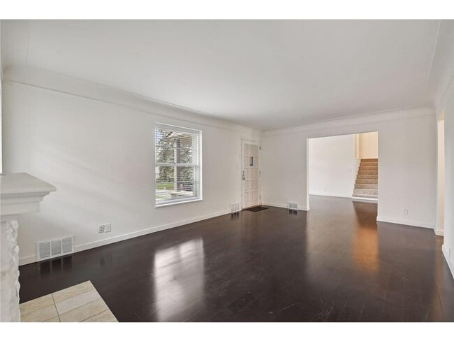 Building Photo - 301 Turnpike Rd