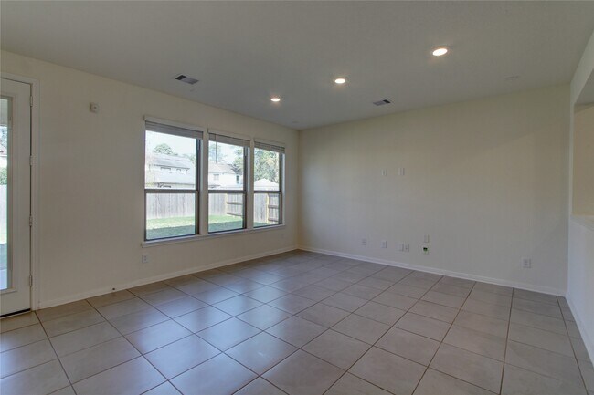 Building Photo - 4006 Shady Palmetto Dr