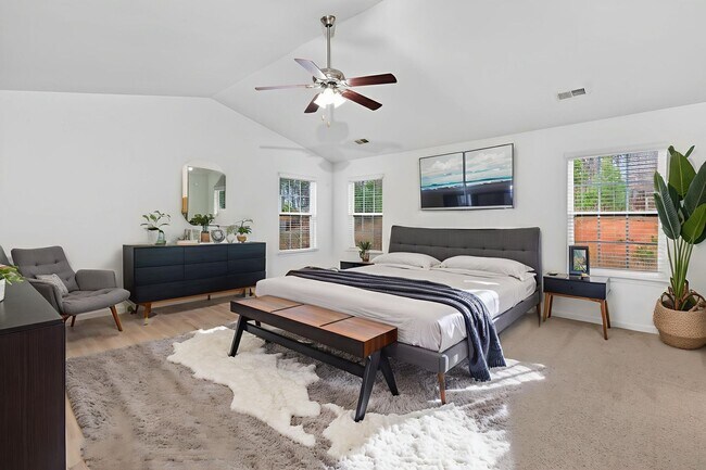 Foto del edificio - Spacious 4BR Energy-Efficient Home with Loft, Big Yard & Top-Rated Schools!