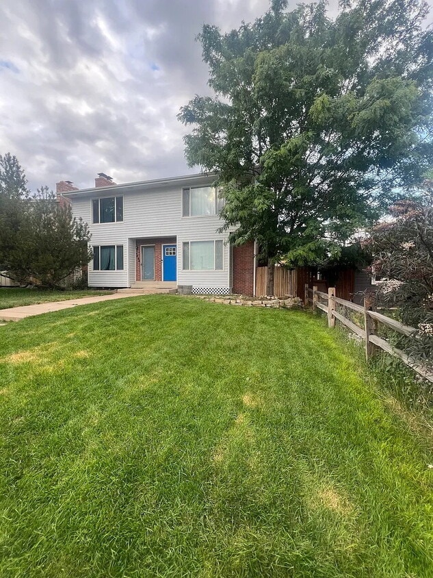 "Charming Duplex Retreat on Inca Street – Spacious 3-Bedroom Haven with 2.5 Baths in Englewood!" - "Charming Duplex Retreat on Inca Street – Spacious 3-Bedroom Haven with 2.5 Baths in Englewood!"