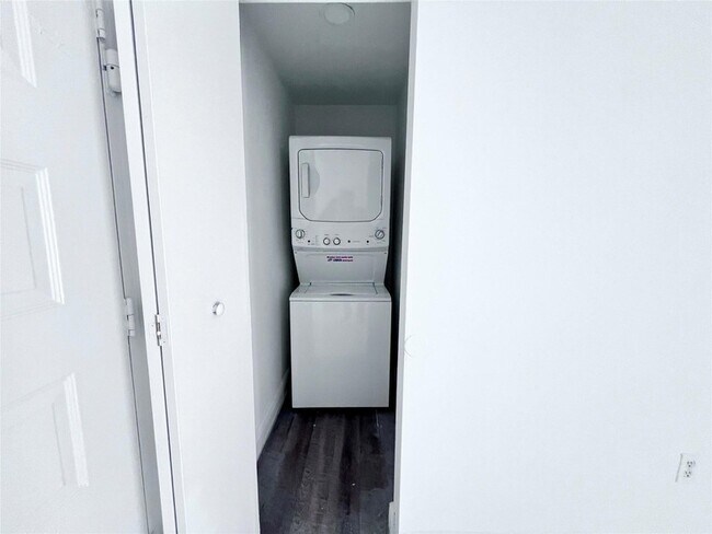 Foto del edificio - 2580 NW 56th Ave