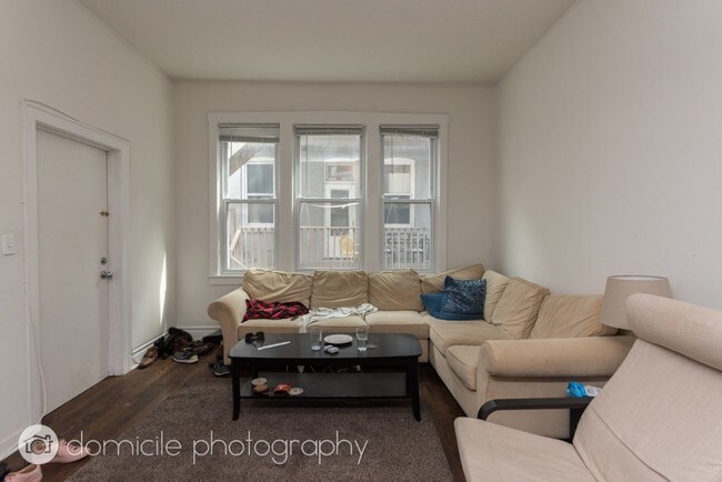 Building Photo - 854 W Armitage Ave