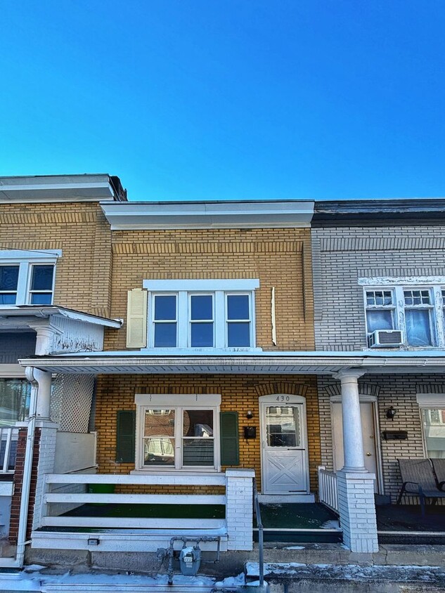 Primary Photo - 3 bedroom, 1 bath Move in Ready Home featu...