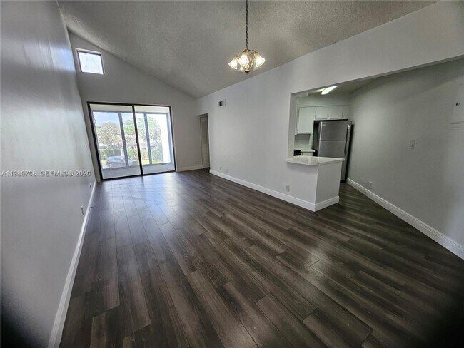 Foto del edificio - 216 Lake Pointe Dr