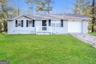 Building Photo - 8125 Attleboro Dr