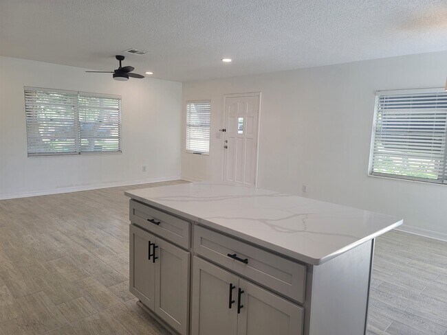 Foto del edificio - 235 Boulevard Des Pins