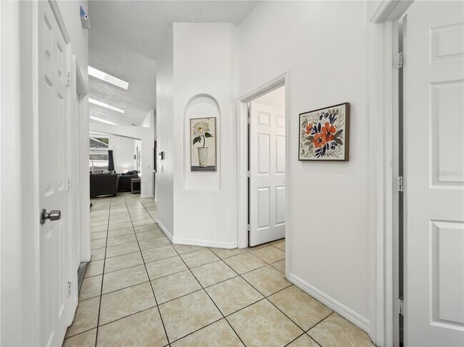 Foto del edificio - 8105 Santee Dr