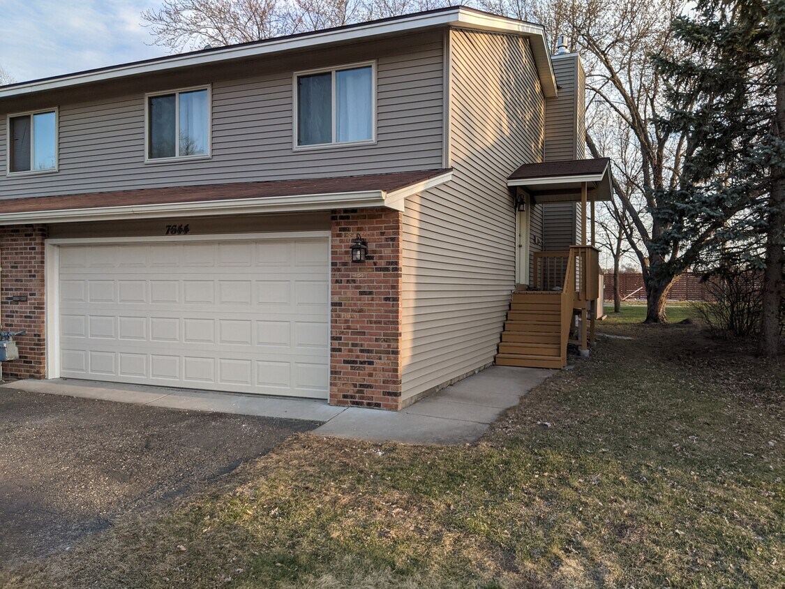 Front - 7644 Woodlawn Dr
