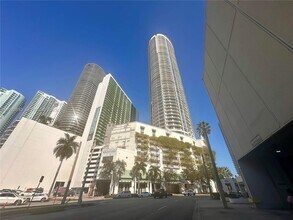 Building Photo - 1750 N Bayshore Dr