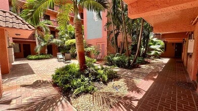 Building Photo - 670 Tennis Club Dr