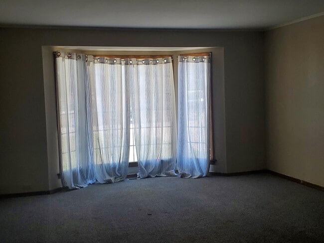 Building Photo - 1505 Suggett Ave