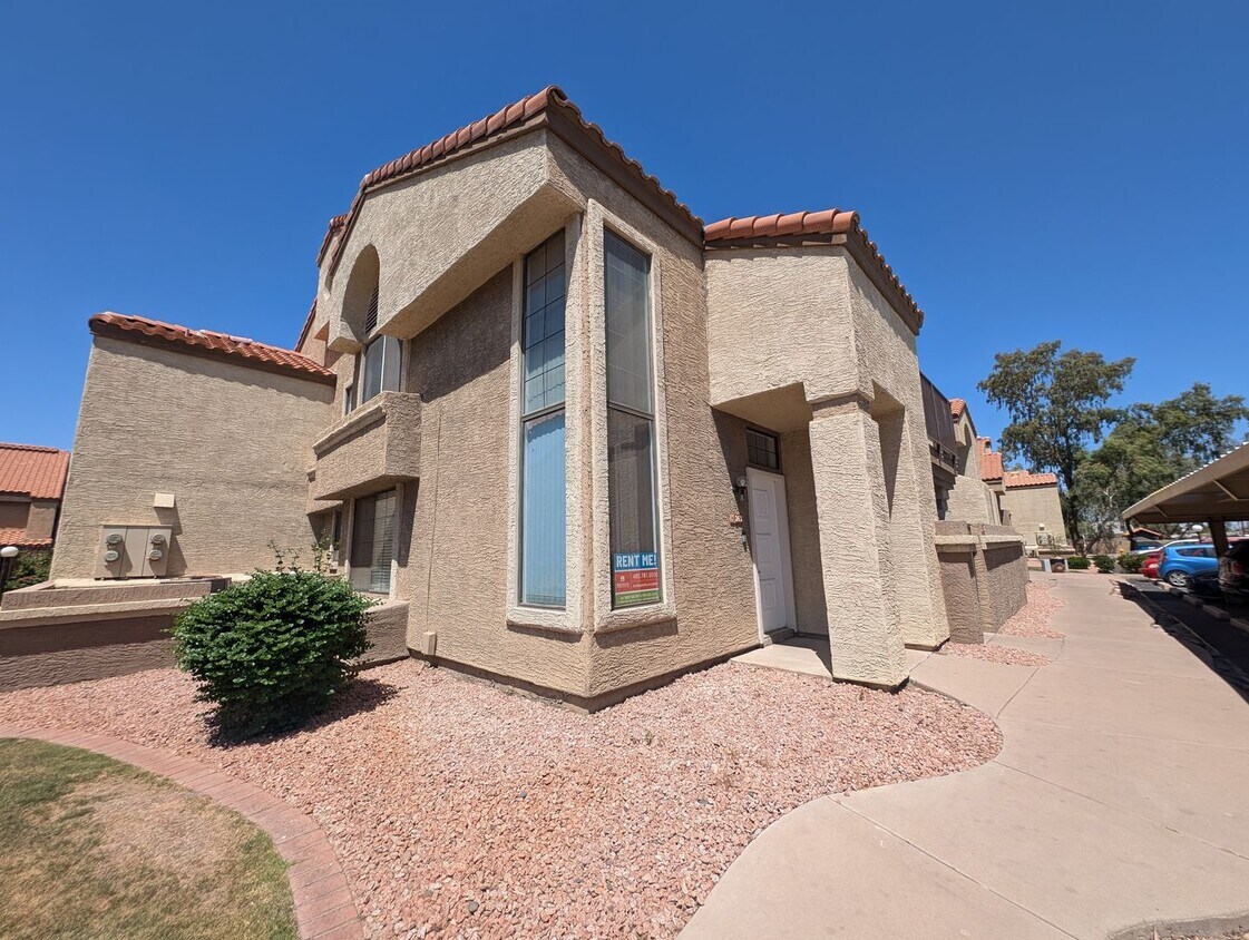 Foto principal - 2 Bedroom Condo Unit in the Papago Park Vi...
