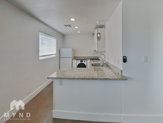 Building Photo - 4824 E Willetta St