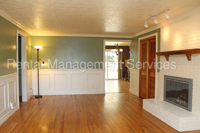 Building Photo - 12876 SE Oatfield Rd