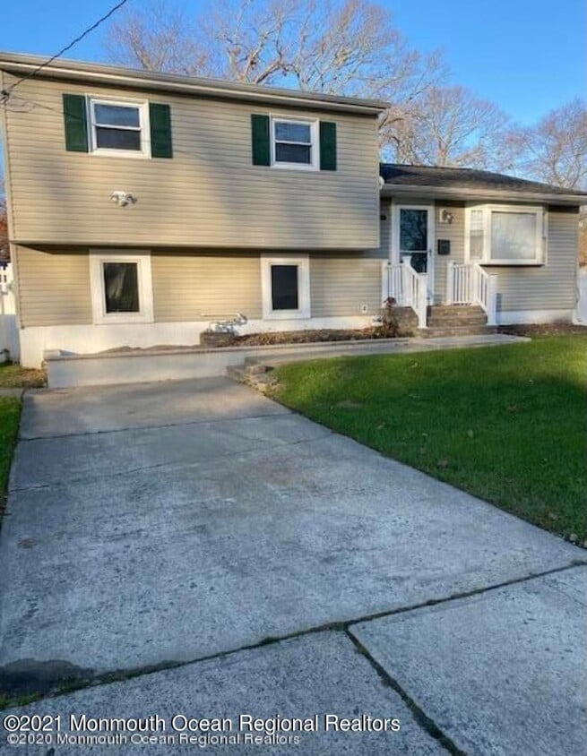 Primary Photo - 1129 Interlaken Ave