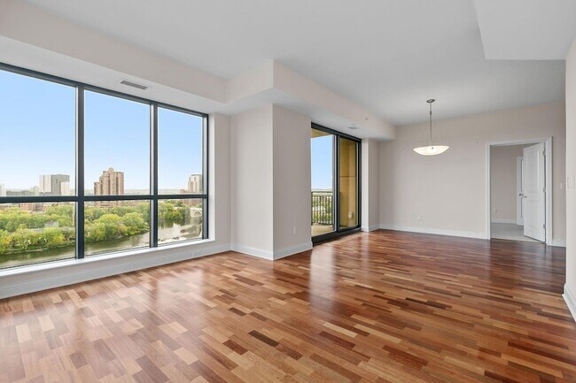 Foto del edificio - 100 3rd Ave S