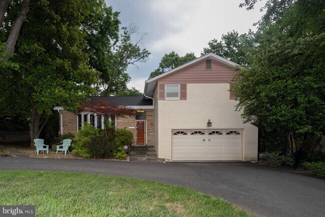 Foto del edificio - 6521 Greentree Rd