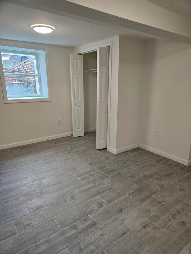 Building Photo - 38 51st St