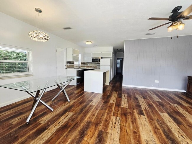 Building Photo - 2174 NE 181st St